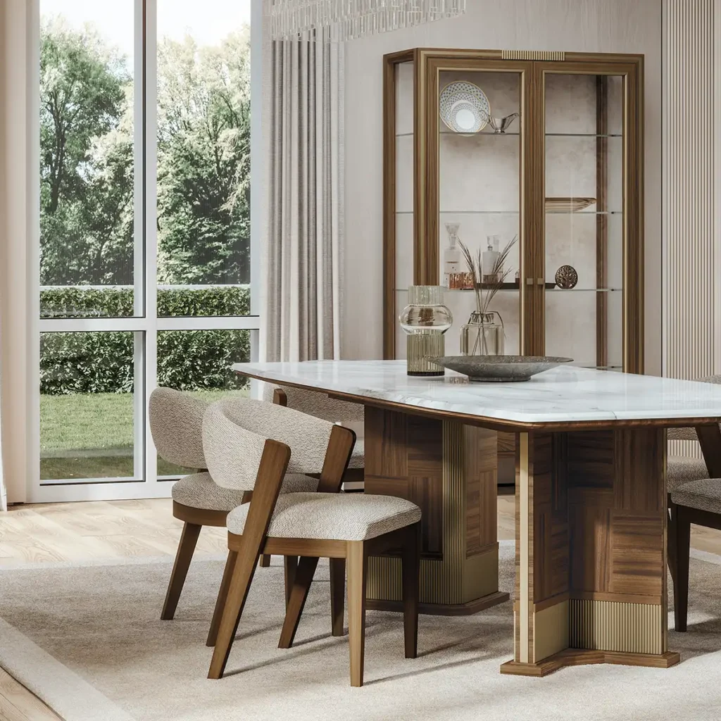 Sala da pranzo con mobili artigianali di design: tavolo in marmo, sedie e vetrina su misura in legno. Luminosità naturale.