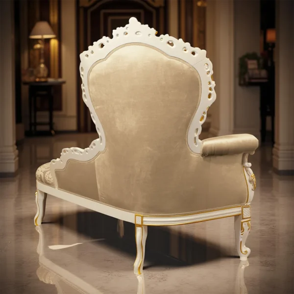 Refined dormeuse in embroidered velvet, with wood carvings and gold leaf – perfect for luxurious interiors. Discover the artisanal elegance of Italy.