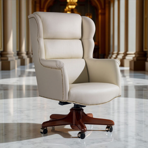 Poltrona da ufficio in pelle beige con schienale alto, base in legno e borchie decorative