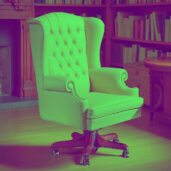 Poltrona da ufficio wingback in pelle beige con base in legno