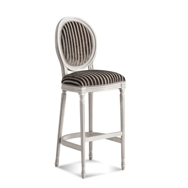Sgabello da bar alto in legno bianco laccato con schienale ovale e rivestimento in velluto a righe grigie e crema
