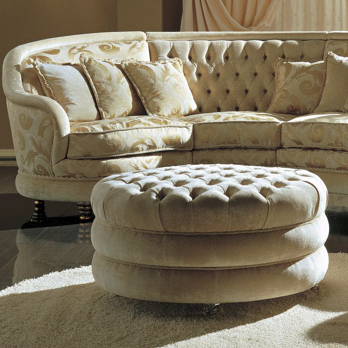 Benvenuti da Marzorati – dove il design italiano, l’artigianalità senza tempo e l’eleganza moderna si incontrano per creare un soggiorno che rifletta davvero il tuo stile di vita.