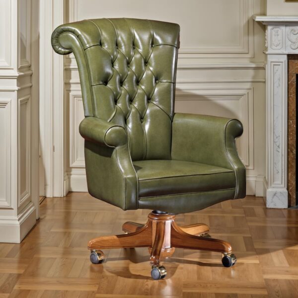 Poltrona direzionale in pelle verde con base in legno massello realizzata artigianalmente da Marzorati