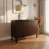 Роскошный комод из темного дуба с изысканными элементами из сусального золота, выполненный вручную в Италии.