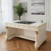 Элитный письменный стол в стиле ампир, лак цвета слоновой кости, декор сусальным золотом, колонны, вид спереди в классическом интерьере.