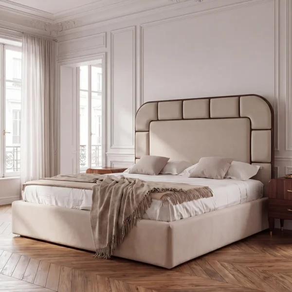 Letto Matrimoniale di Lusso con Contenitore e Testata in Noce Canaletto Letto matrimoniale di lusso con base contenitore. Testata alta imbottita in tessuto beige a riquadri, incorniciata da una struttura curva in pregiato noce canaletto.