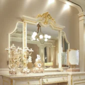 Carmen three-panel mirror with gold details, Marzorati collection