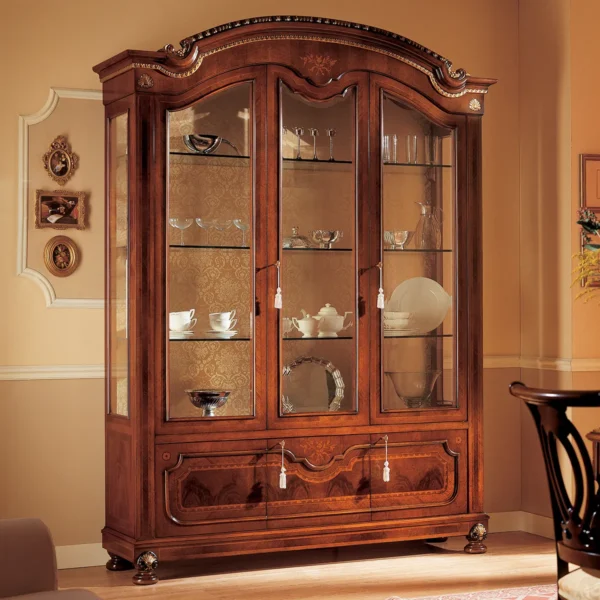 Granducato display cabinet in hand-carved wood with glass doors, for showcasing china and crystal.