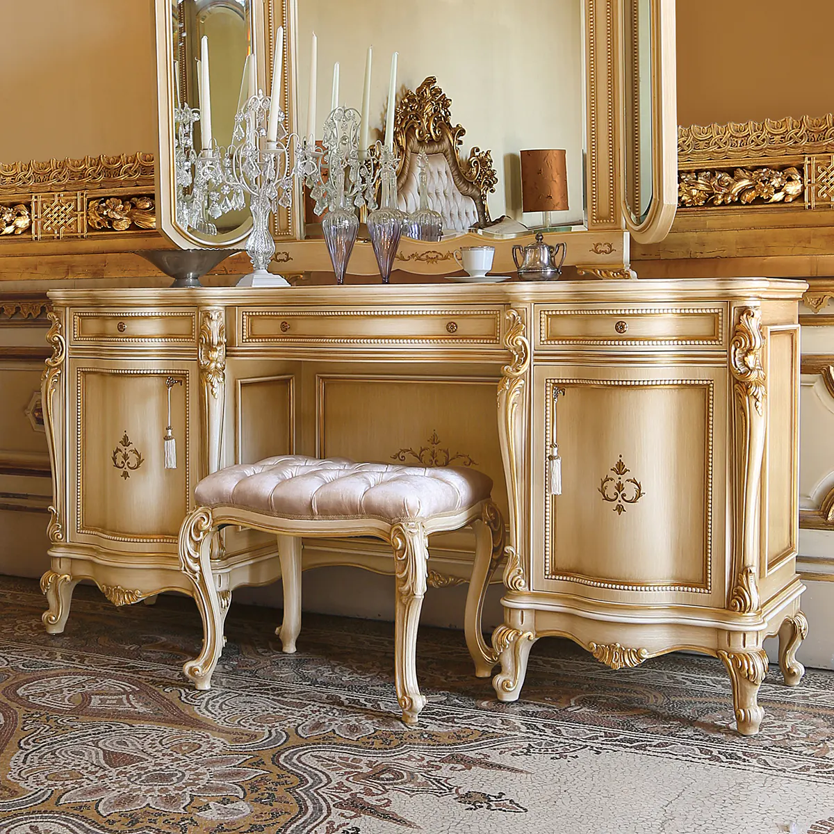 LOUVRE vanity thumbnail EN Louvre vanity dresser with mirror, in carved wood, luxury Italian craftsmanship.