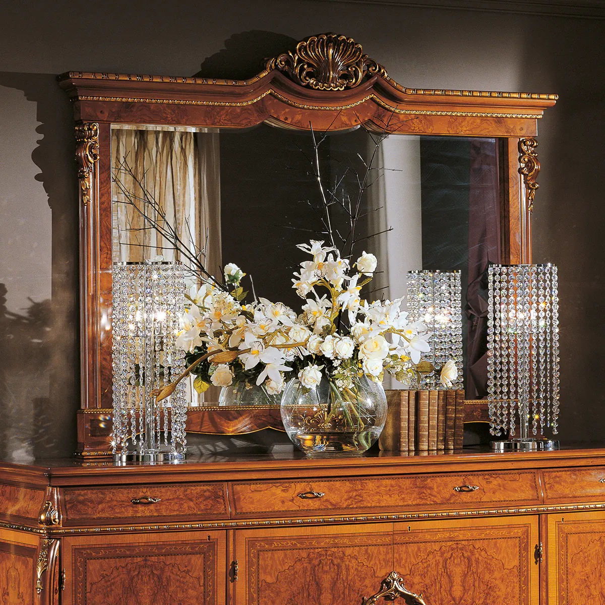 MONDIAL mirror thumbnail EN Mondial mirror in carved wood, luxury Italian craftsmanship.