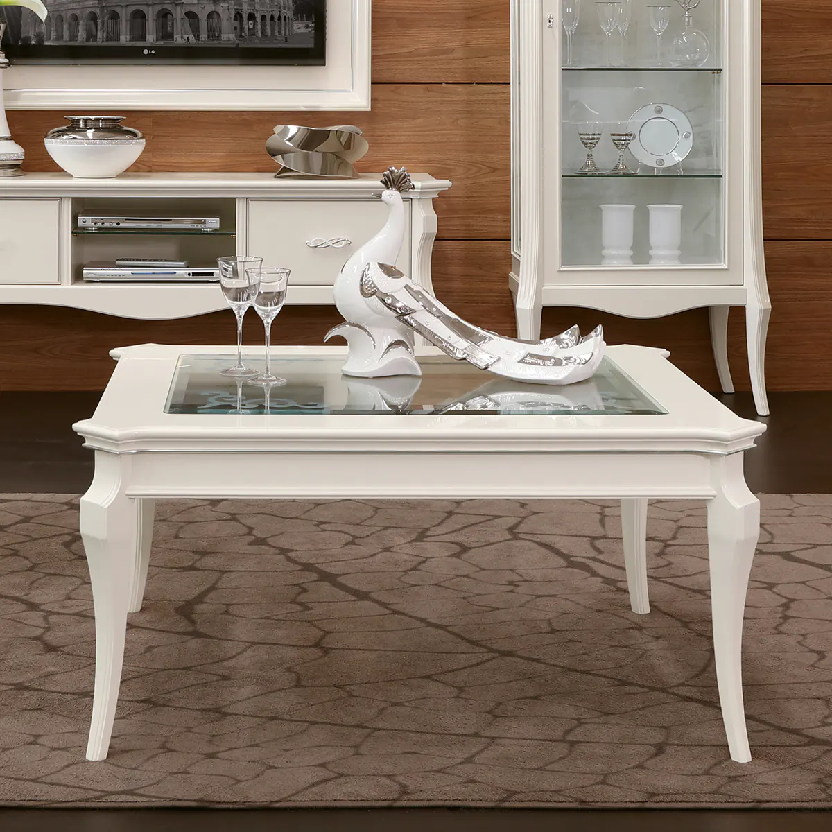 MONTE CARLO coffee table Monte Carlo white coffee table with glass top and decorative centerpiece.