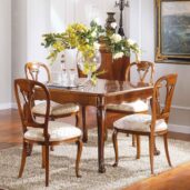 OLIMPIA square extendable table in solid wood, elegant dining room.