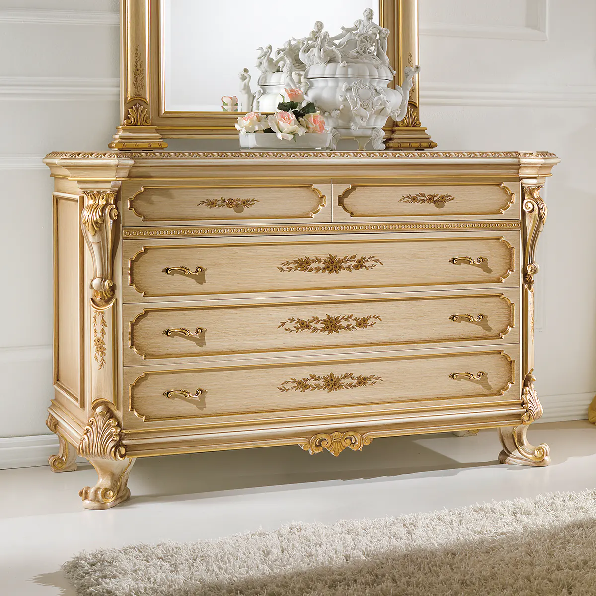 PRESTIGE dresser Prestige chest in carved wood with gold details.