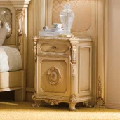 Prestige nightstand in carved wood.