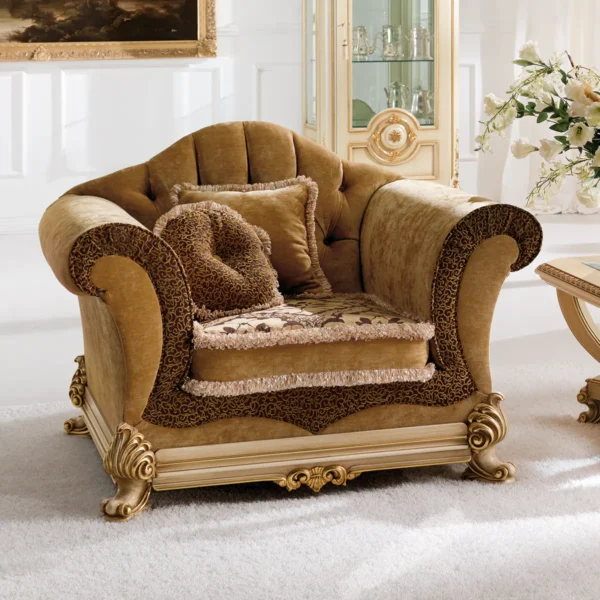 Prestige armchair in carved wood with gold details.