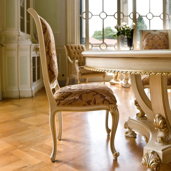 Prestige dining chair in carved wood, elegant dining room.