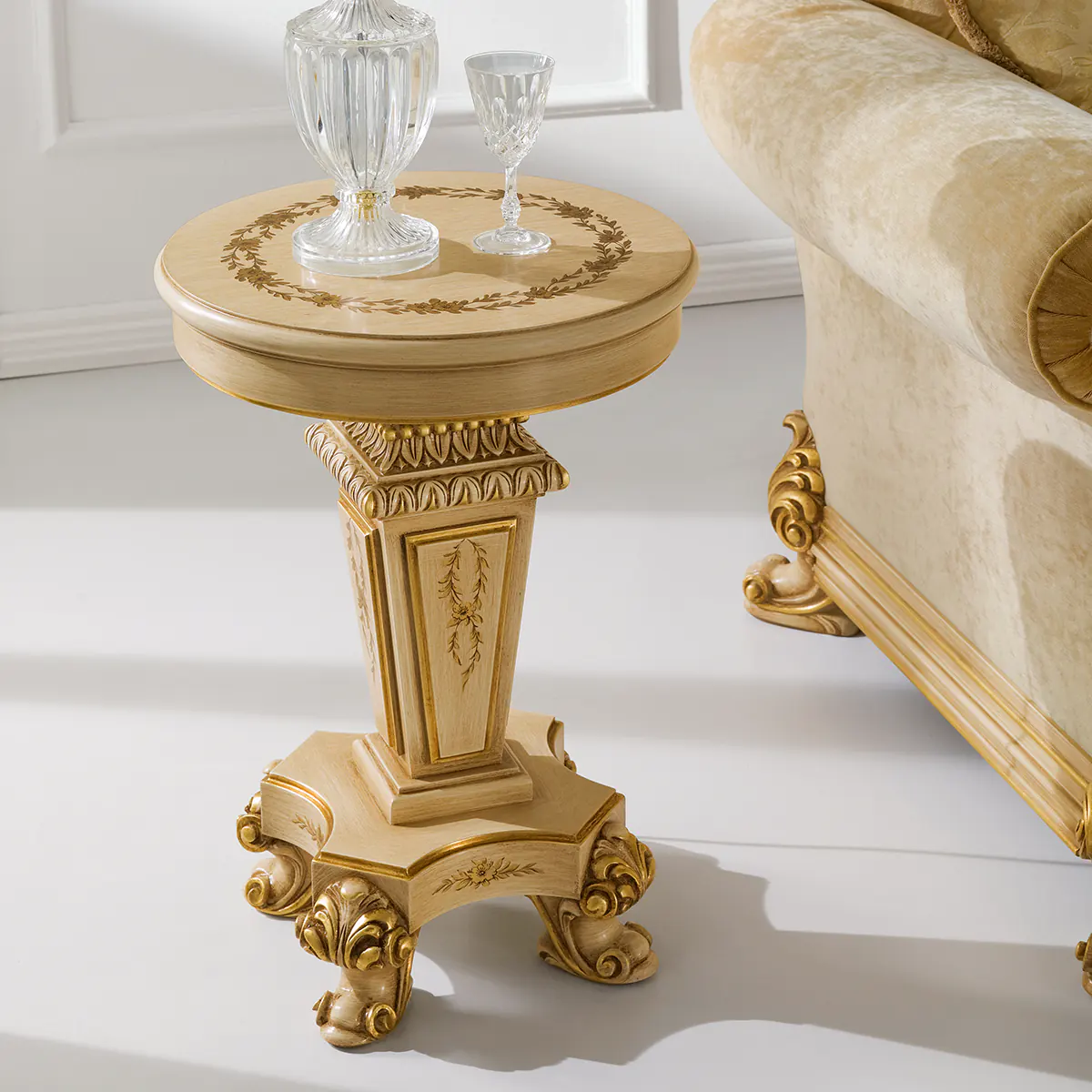 PRESTIGE round coffee table Prestige round coffee table, carved wood detail.