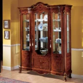 Princesse display cabinet 3 doors, elegant setting.
