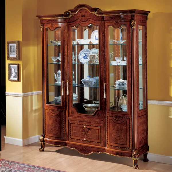 Princesse display cabinet 3 doors, elegant setting.