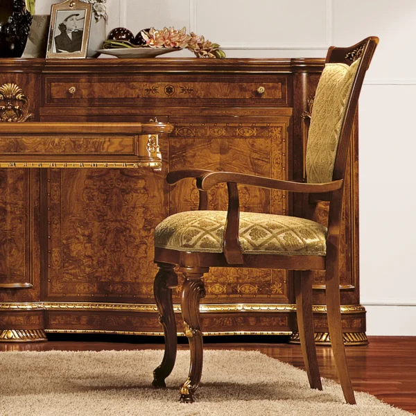 Reale armchair in carved wood.