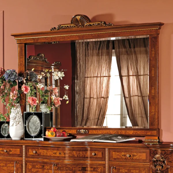 Reale mirror in carved wood with floral decoration.