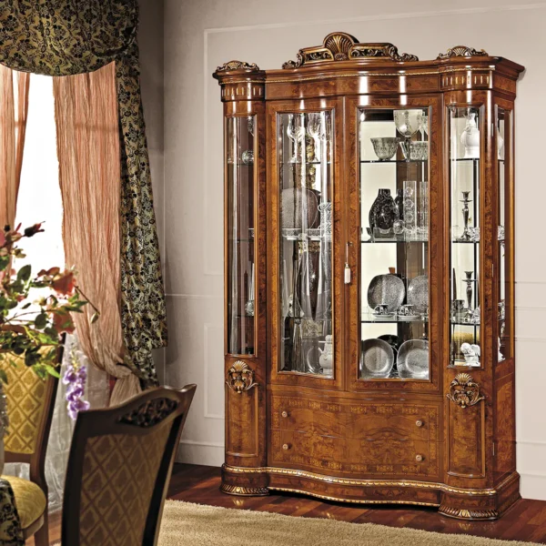 Reale display cabinet 2 doors in carved wood.