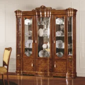 Reale display cabinet 3 doors in carved wood.