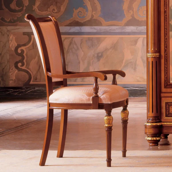 Senator armchair in carved wood with decorative details, ideal for villas and luxury interiors.