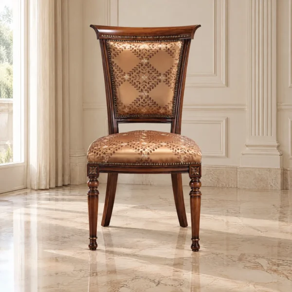Sedia da pranzo classica senza braccioli in legno massello tinta noce, cimasa svasata dai terminali rialzati, schienale a pannello imbottito e seduta in seta jacquard champagne a losanghe fiorite, gambe anteriori tornite con anellatura perlinata e piedini a cipolla
